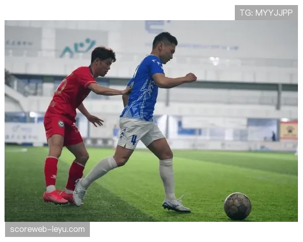 欧协联决赛上演经典对决,两队状态回暖竞逐冠军荣耀 欧协联决赛上演经典对决,两队状态回暖竞逐冠军荣耀